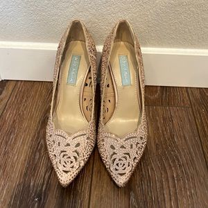 Betsey Johnson size 8 high heels